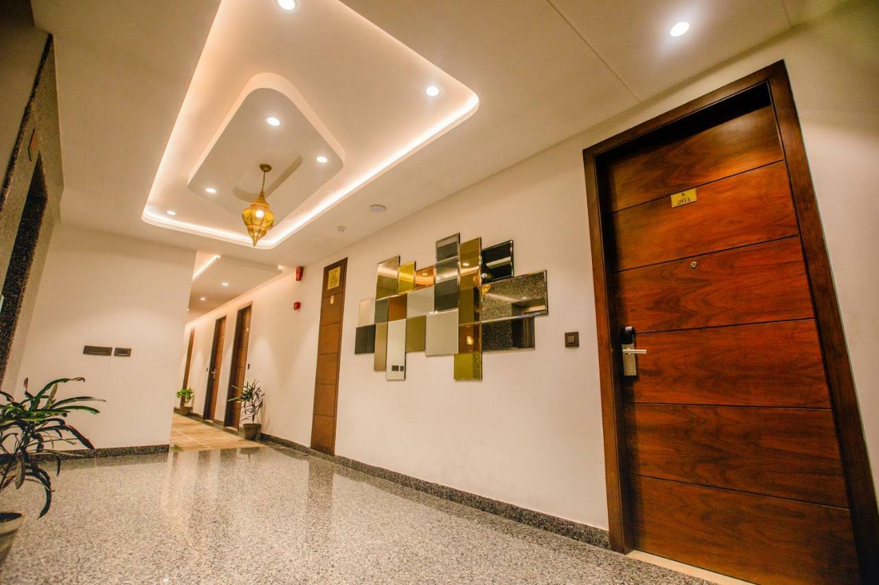 Square, India 3*