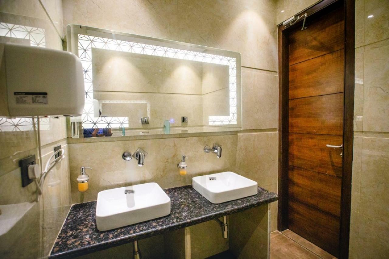 Square, India 3*
