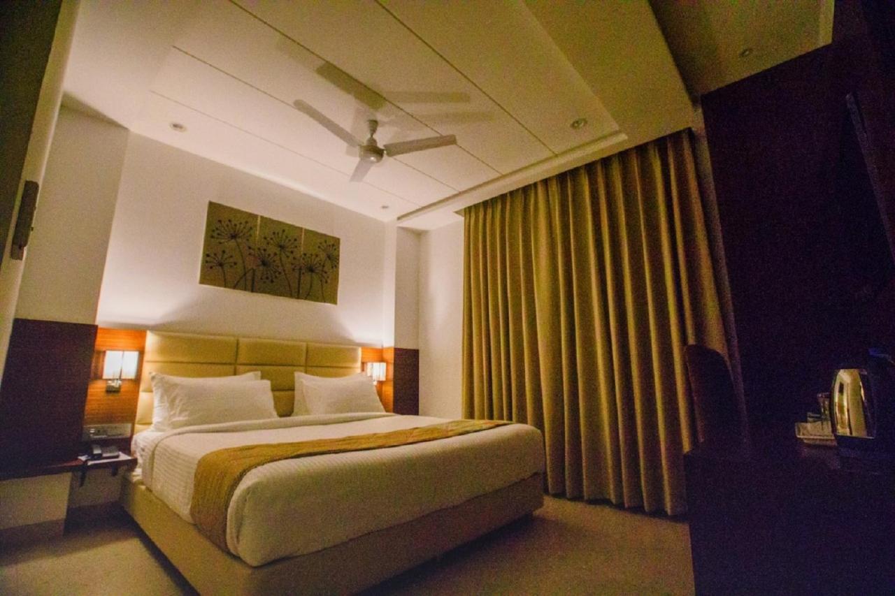 Square, India Hotel
